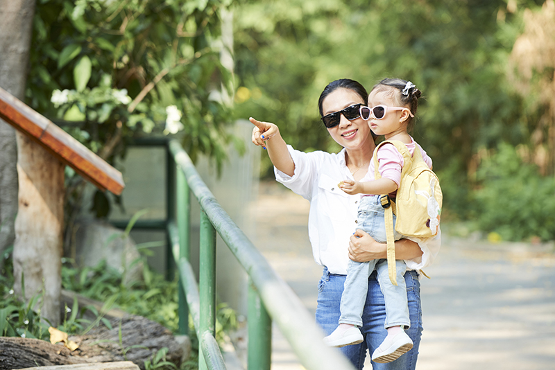 Mother and daughter at the zoo