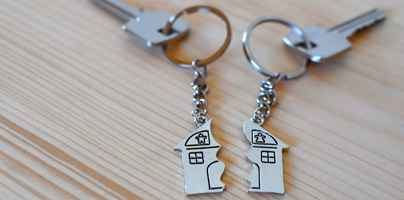 Keychain of a house split into two